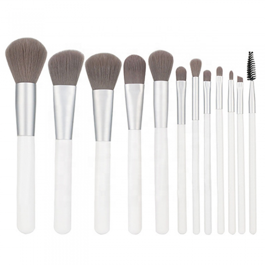 Hot Sale Cheap 12 Sticks Wooden Handle Foundation Brush Eye Shadow Brush Beauty Professional Makeup Brush Private Brand